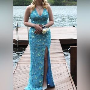 Worn once, in perfect condition. Still have the tag just not attached.